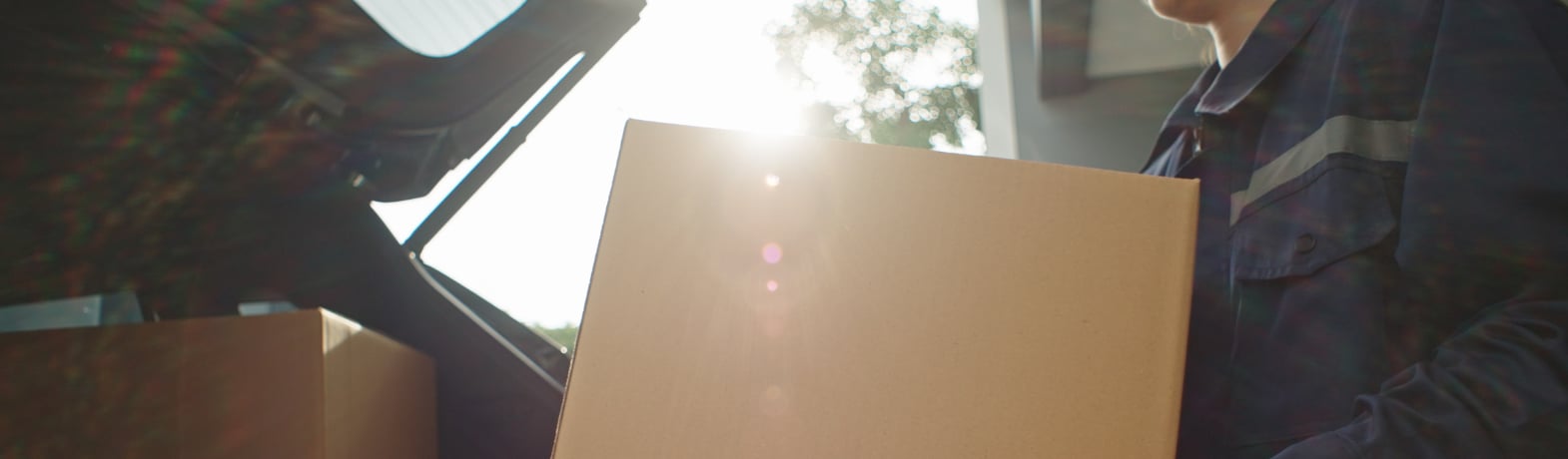 Banner image for content hub page: Top UK Couriers for Summer Deliveries