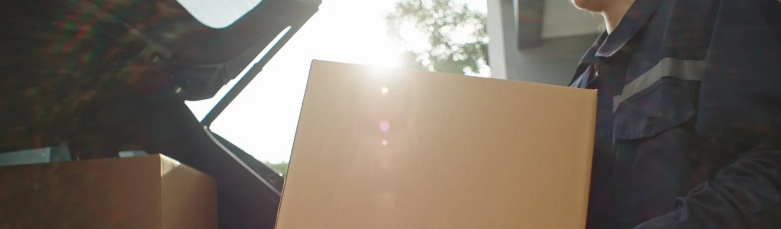 Banner image for content hub page: Top UK Couriers for Summer Deliveries