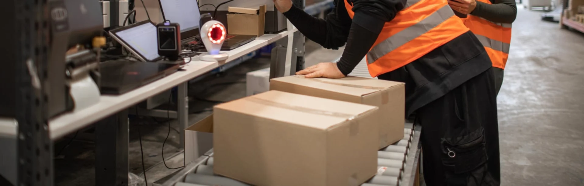 Banner image for content hub page: How to Decide Between Offering DDU or DDP