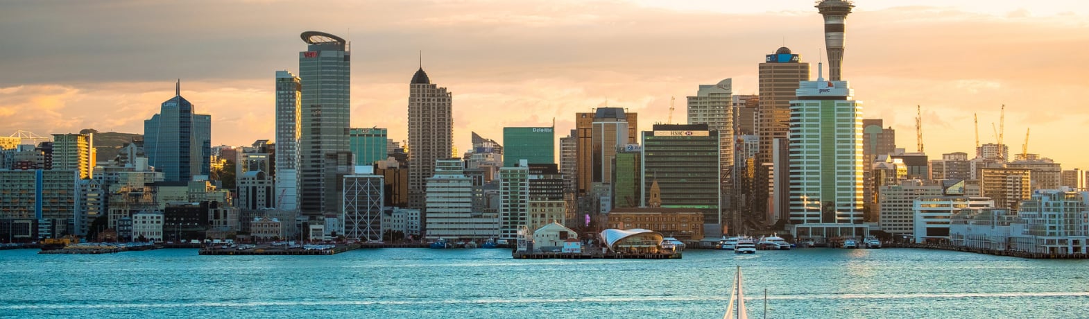 Banner image for content hub page: How to Send a Parcel to New Zealand from the UK