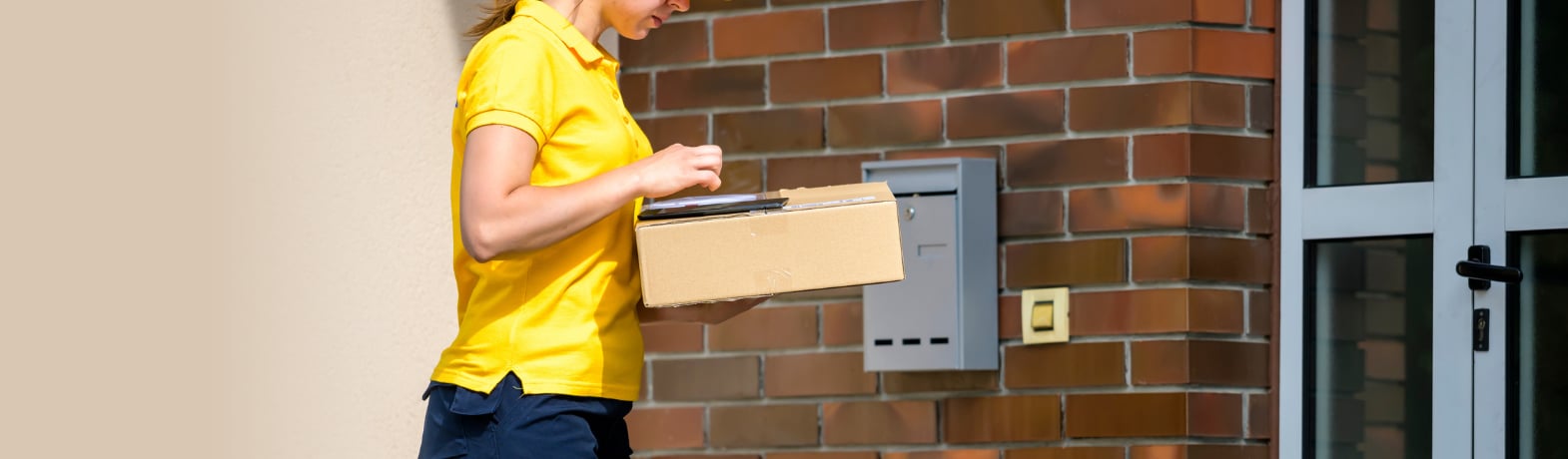 Banner image for content hub page: How Do I Arrange My Parcel Redelivery?