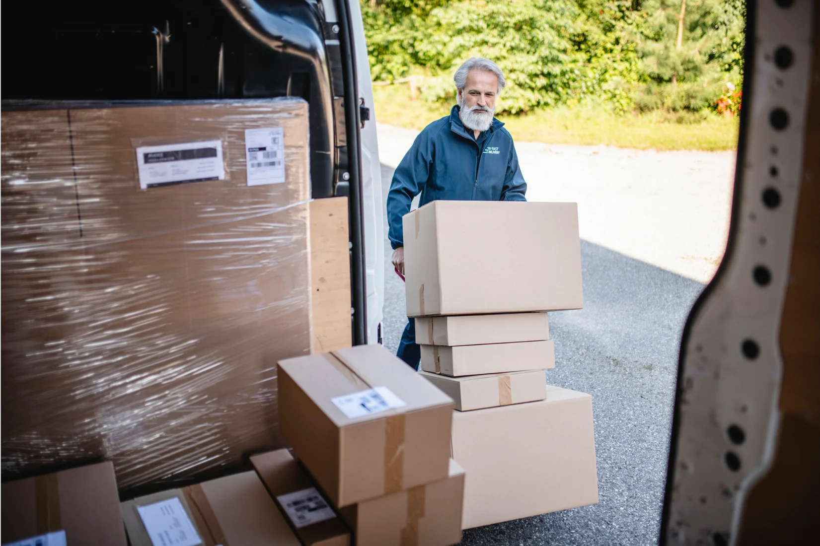 Norsk Global courier delivery driver