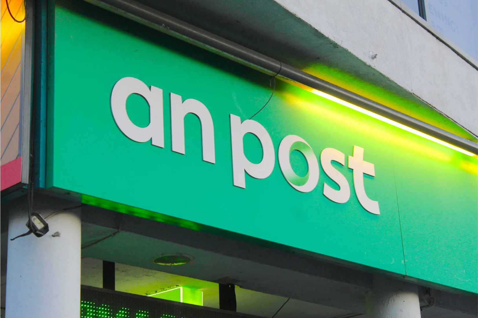 An post courier store front