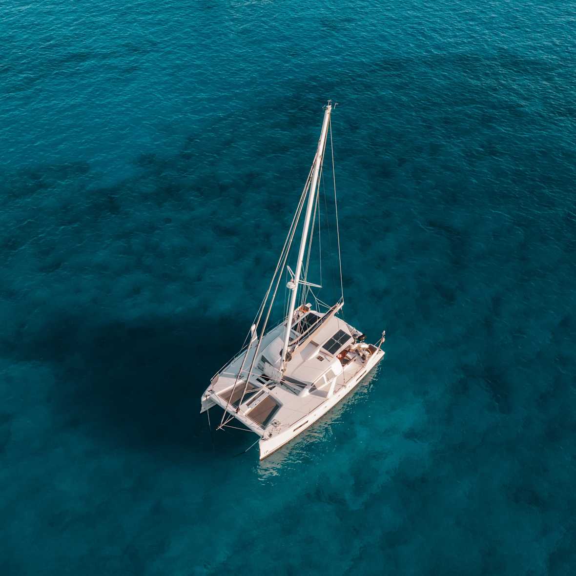 Catamaran vs monohull sailboats