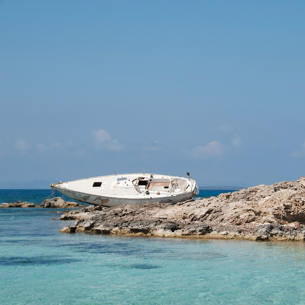 Boat grounding: How to avoid running aground