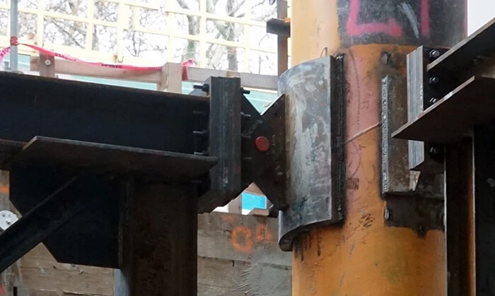 Thornton TomasettiによるClimate Pledge Arenaにおける実際のシェブロンフレームの接続