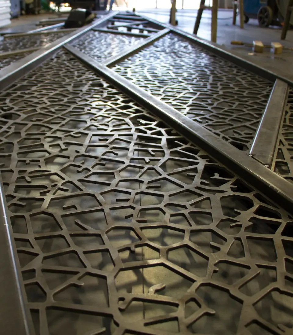 Tree-house architecture Modus Studio fabricating leaf-inspired metal screen