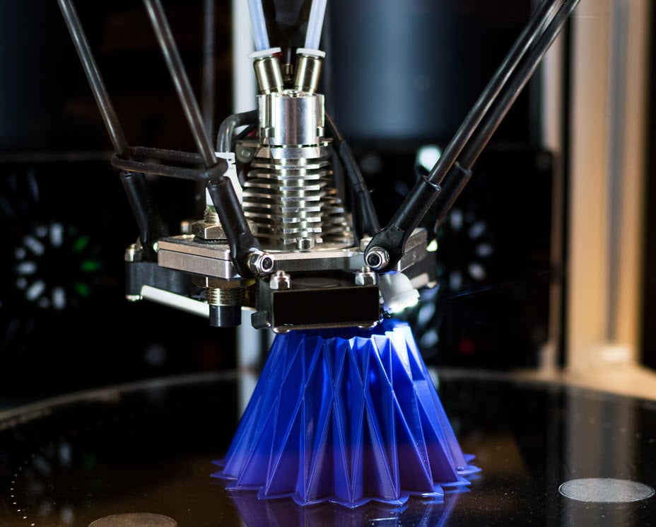 Creating additive manufacturing toolpaths