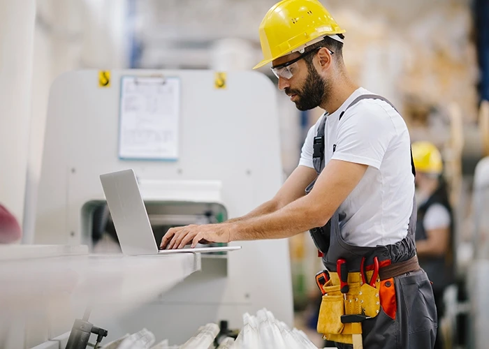 Der Einzug von autonomen Robotern in die Fabrik der Zukunft macht Mitarbeitenden Angst. 