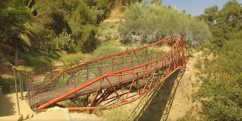 The Arroyo Bridge Project, a pedestrian bridge manufactured with collaborative robotics