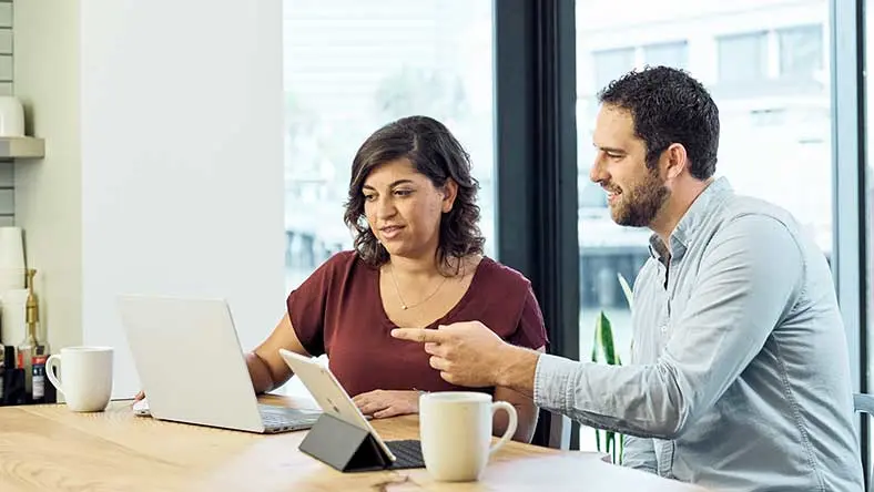 People using AutoCAD in a mobile environment.