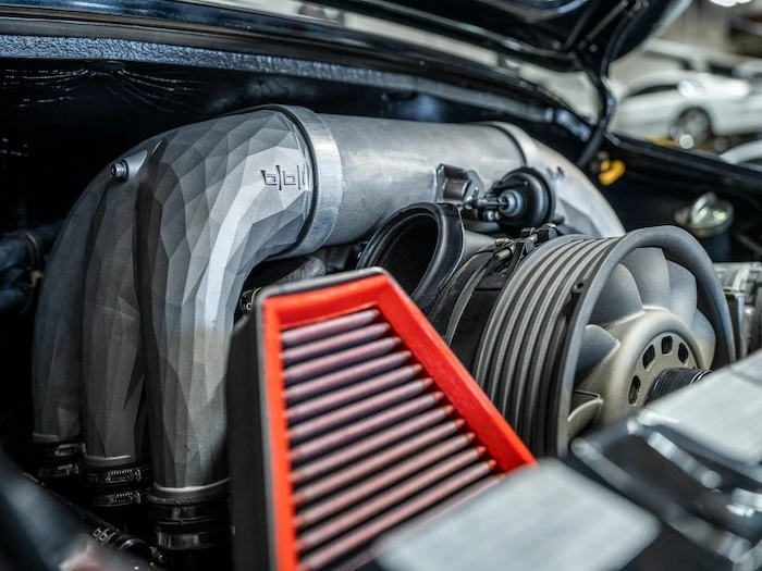 アディティブマニュファクチャリング（積層造形）と3Dプリンティングで作られたカスタム自動車部品