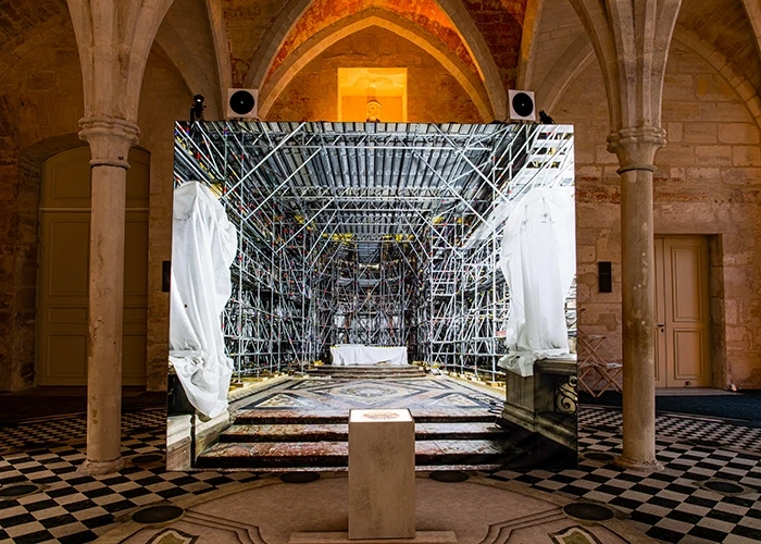 Augmented reality tour of Notre-Dame