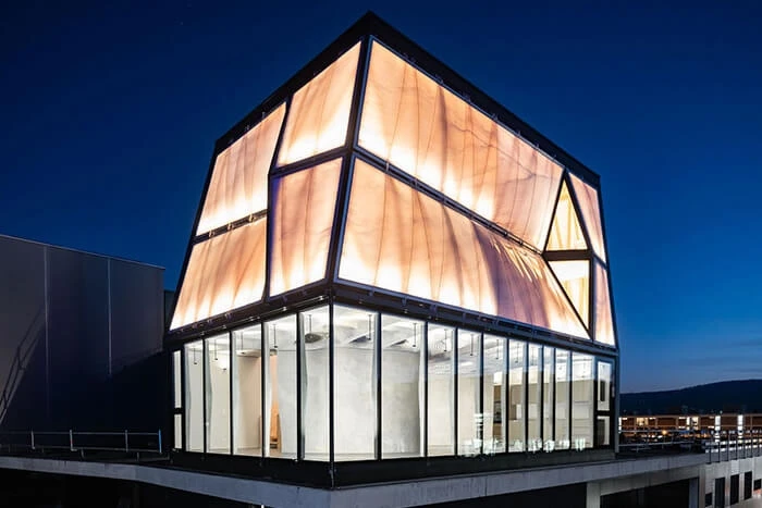 “数字制造房屋”有一个半透明且可隔热的立面