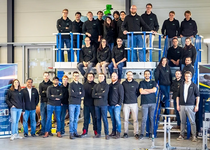 一支由德国、其他欧洲国家和印度的员工组成的国际团队正在德国西南部的HyImpulse的科赫尔河畔新城工厂开展前卫的航天飞行工作。