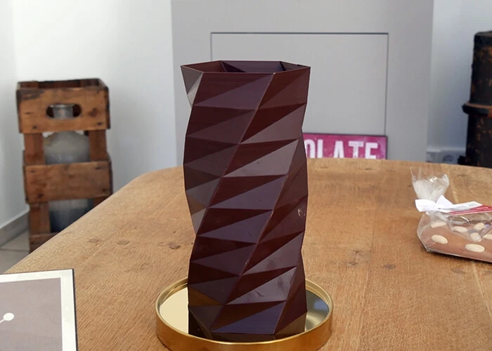 Eine Vase zum Beispiel wie hier kann bis zu sechs Stunden dauern