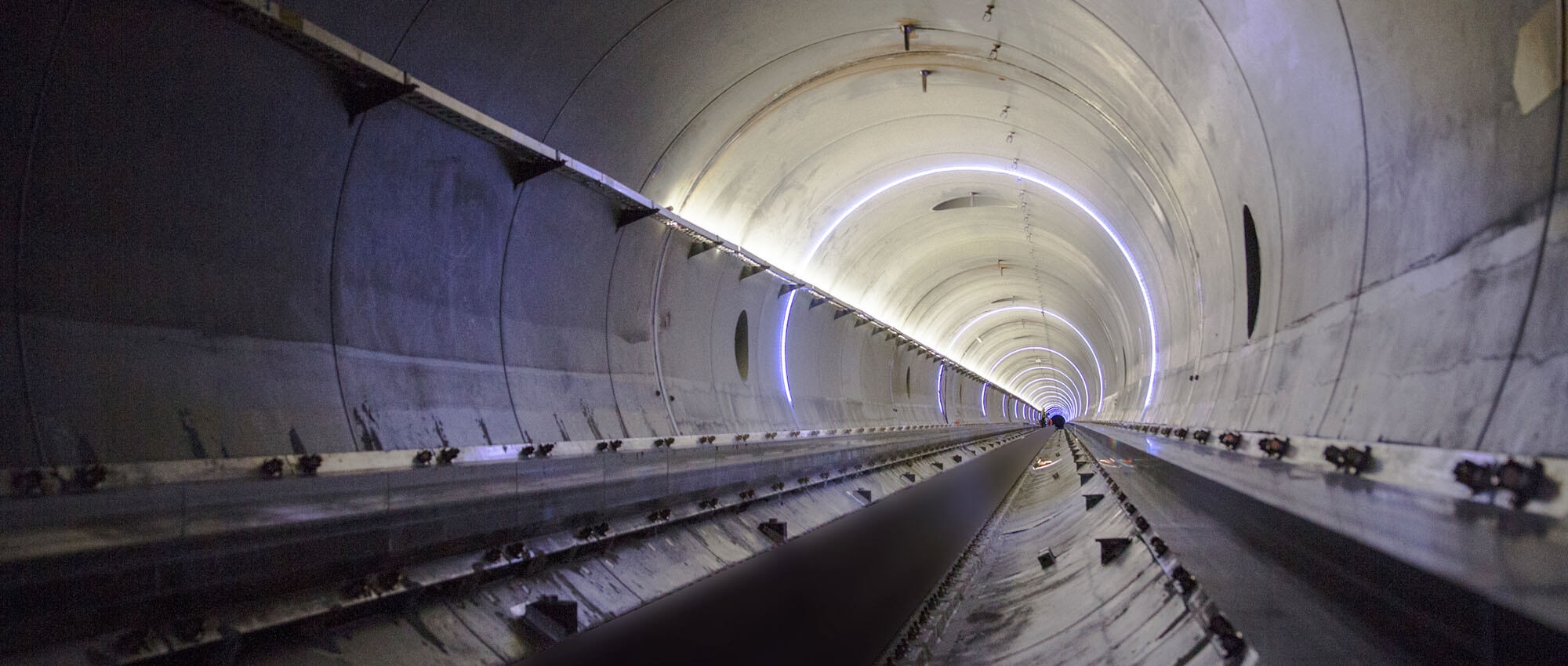 hyperloop transportation inside tunnel