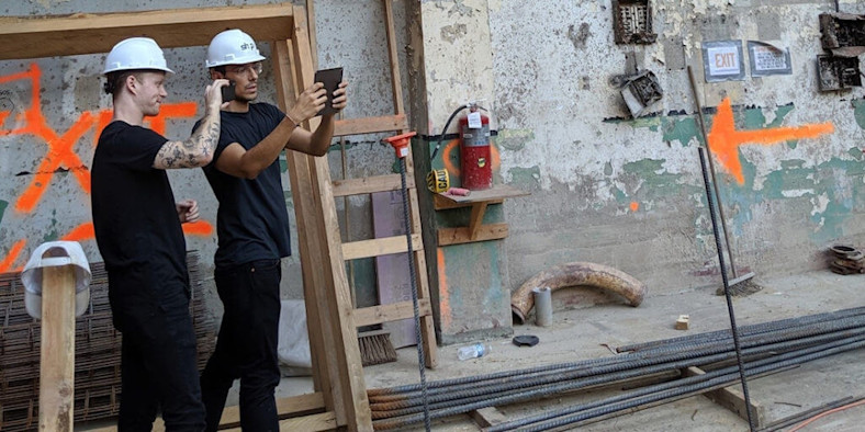 Dans la conception, la réalité virtuelle offre une expérience interactive réaliste.