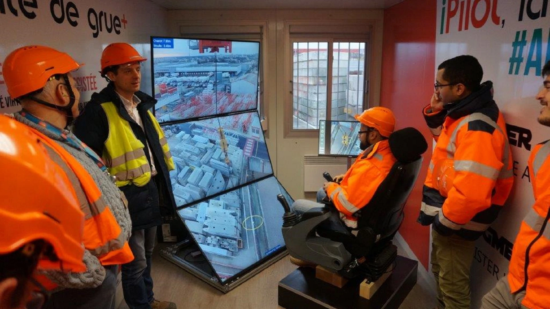 iPilot项目中的远程起重机操作。Marc Lambert摄、布依格建筑公司供图。【该公司遵守卫生防疫法规，此照片摄于实施新冠肺炎疫情防控措施之前】