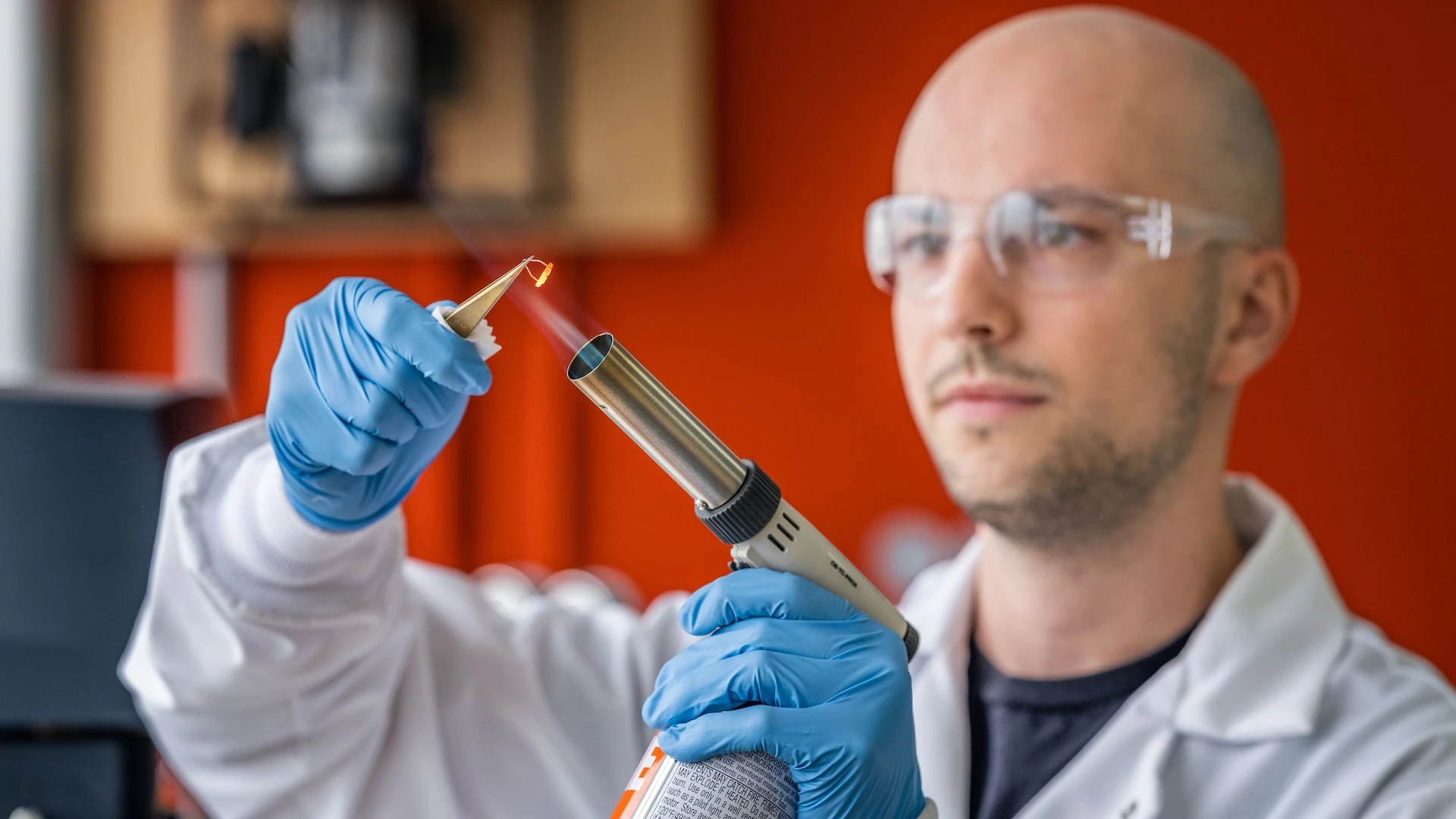 カンラン石という鉱物は海水に溶けるとCO2吸収率が高まる