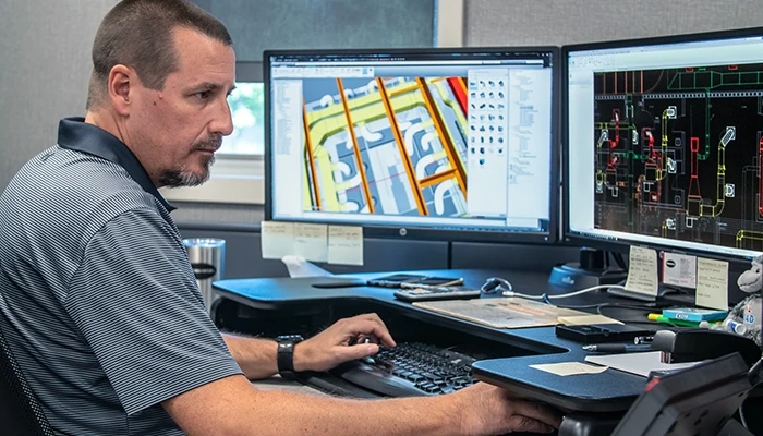 시설 및 프로세스를 자동화할 때, 새로운 하드웨어 및 소프트웨어 시스템의 수명 주기에 대한 로드맵을 구축하는 것이 중요하다.