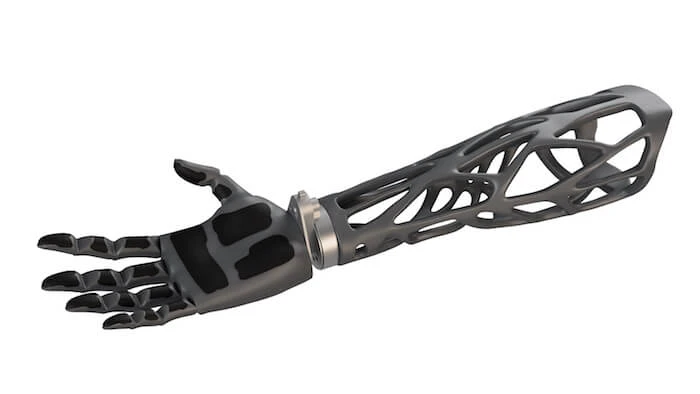 Die neuste Prothese von Social Hardware, hier mit dem dazugehörigem Handersatz. 