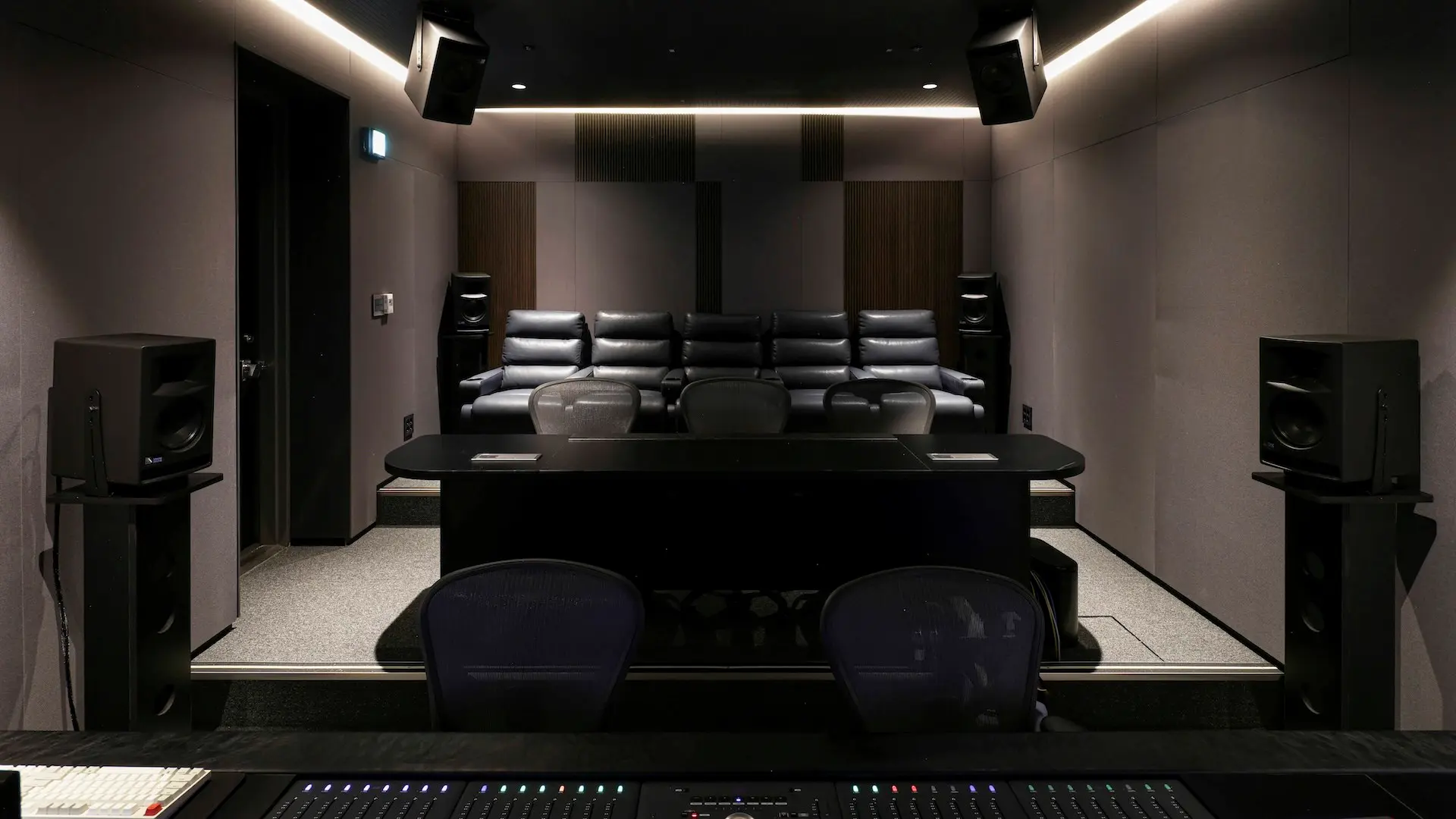 Das Dolby Atmos Mixing Studio bei LIVETONE, einer Tochtergesellschaft der Dexter Studios.