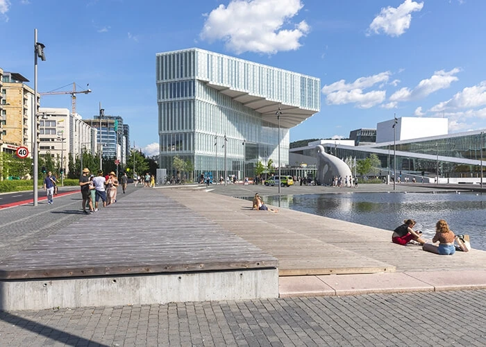 sustainable development in Norway: Oslo library floating triangle