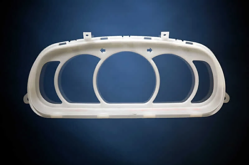 自動車用計器盤 (クラスター) の射出成形