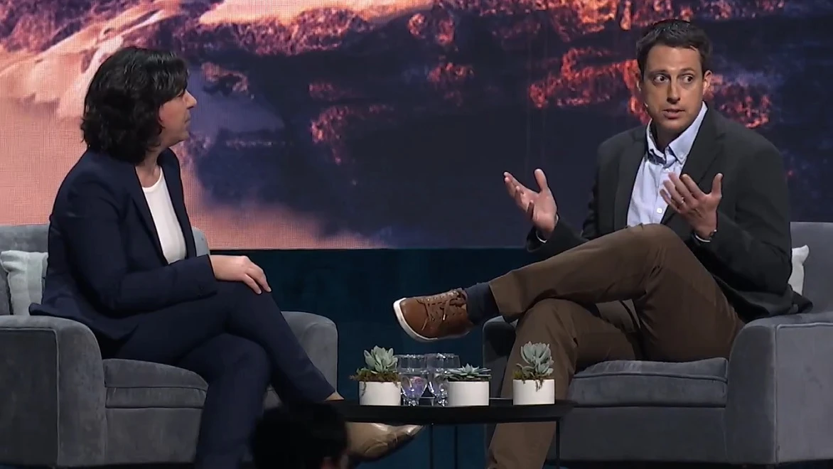 Jeremy Smith (right) discusses Jellyfish Pictures' digital transformation journey with Autodesk VP Diana Colella onstage at Autodesk University 2022.