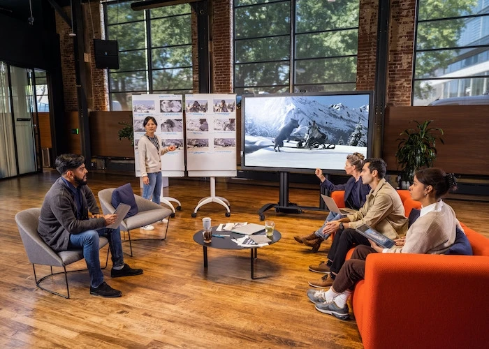 A cloud-driven team meeting for digital animation