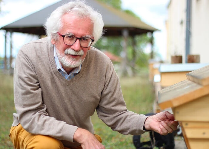 ユルゲン・タウツ教授はハチ研究の分野において世界トップの研究者のひとり 