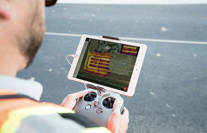 DroneDeploy的实时地图在工地现场使用无人机收集数据，当即进行分析，然后将其上传到互联网