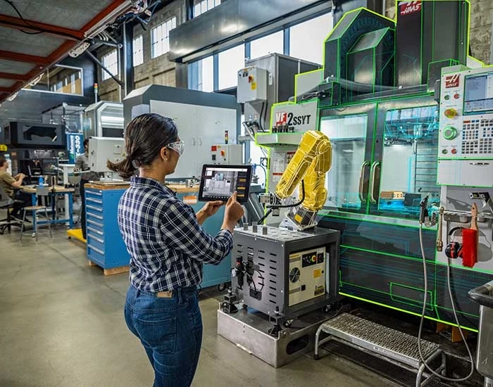 people working on the manufacturing shop floor