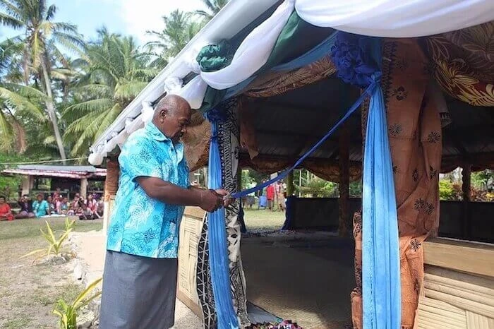 Chief Tui Mali decorates bure vorovoro