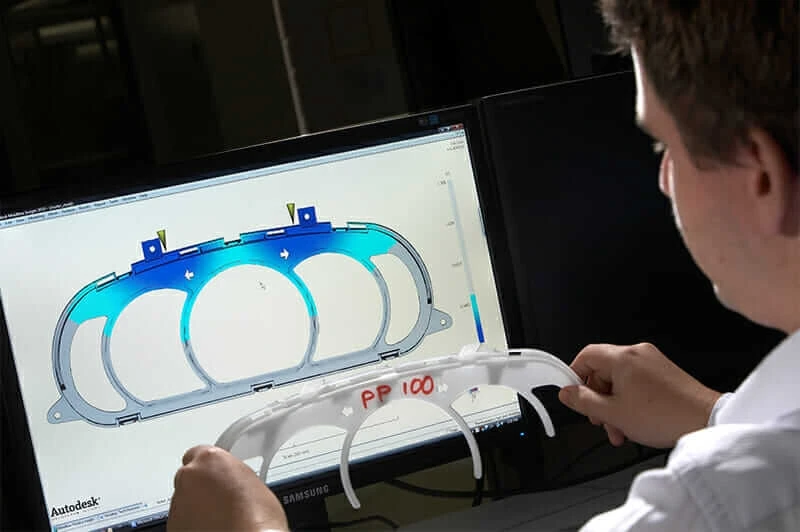 Moldflow を使用した自動車計器盤 (クラスター) の射出成形デザイン