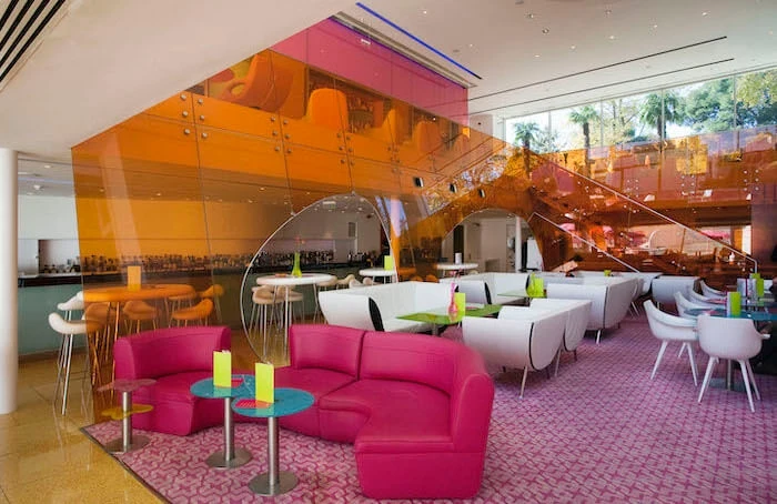 Innenansicht des Hotels Semiramis. 