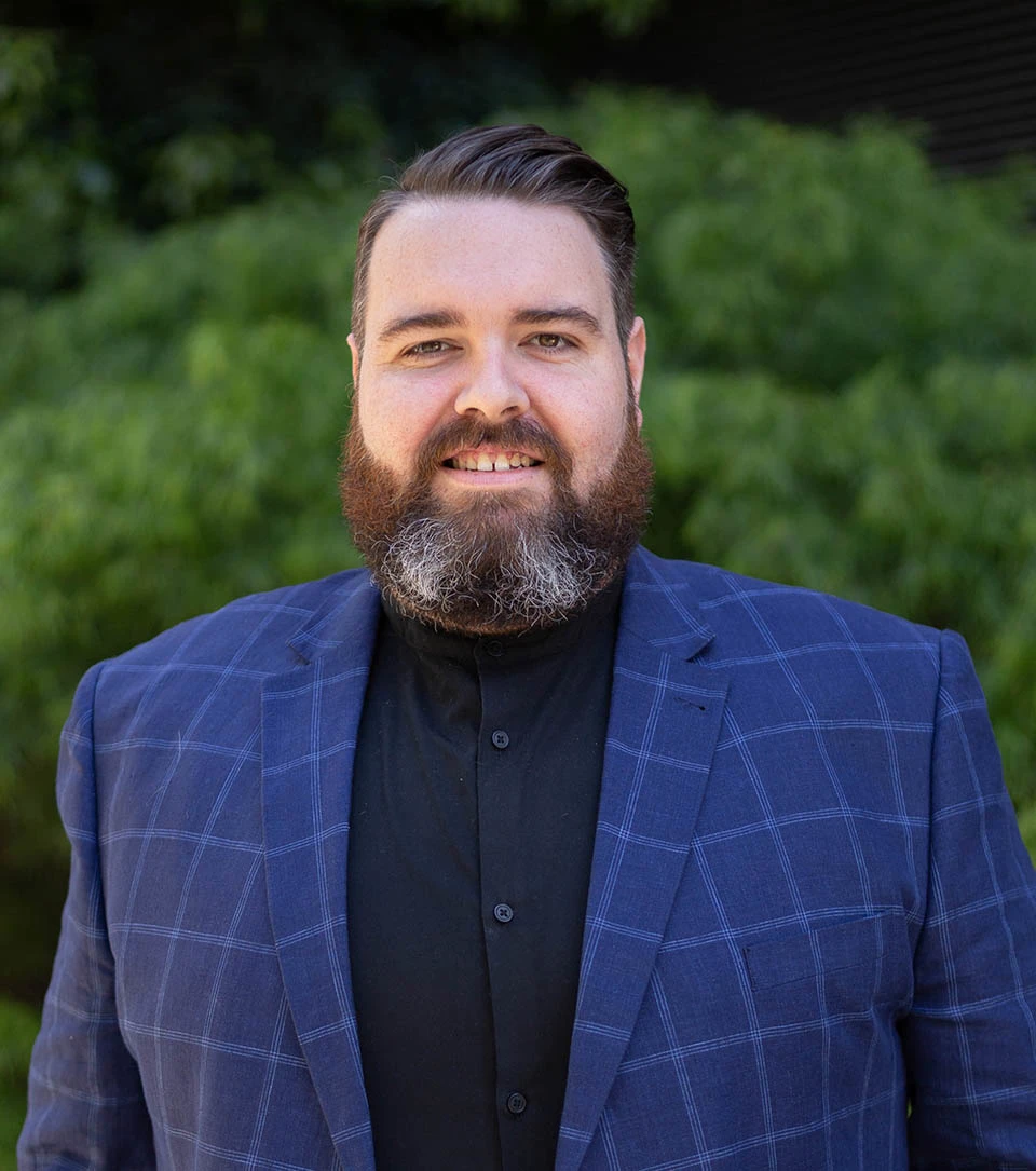 Dave Mackenzie von Aurecon in einem karierten Blazer.