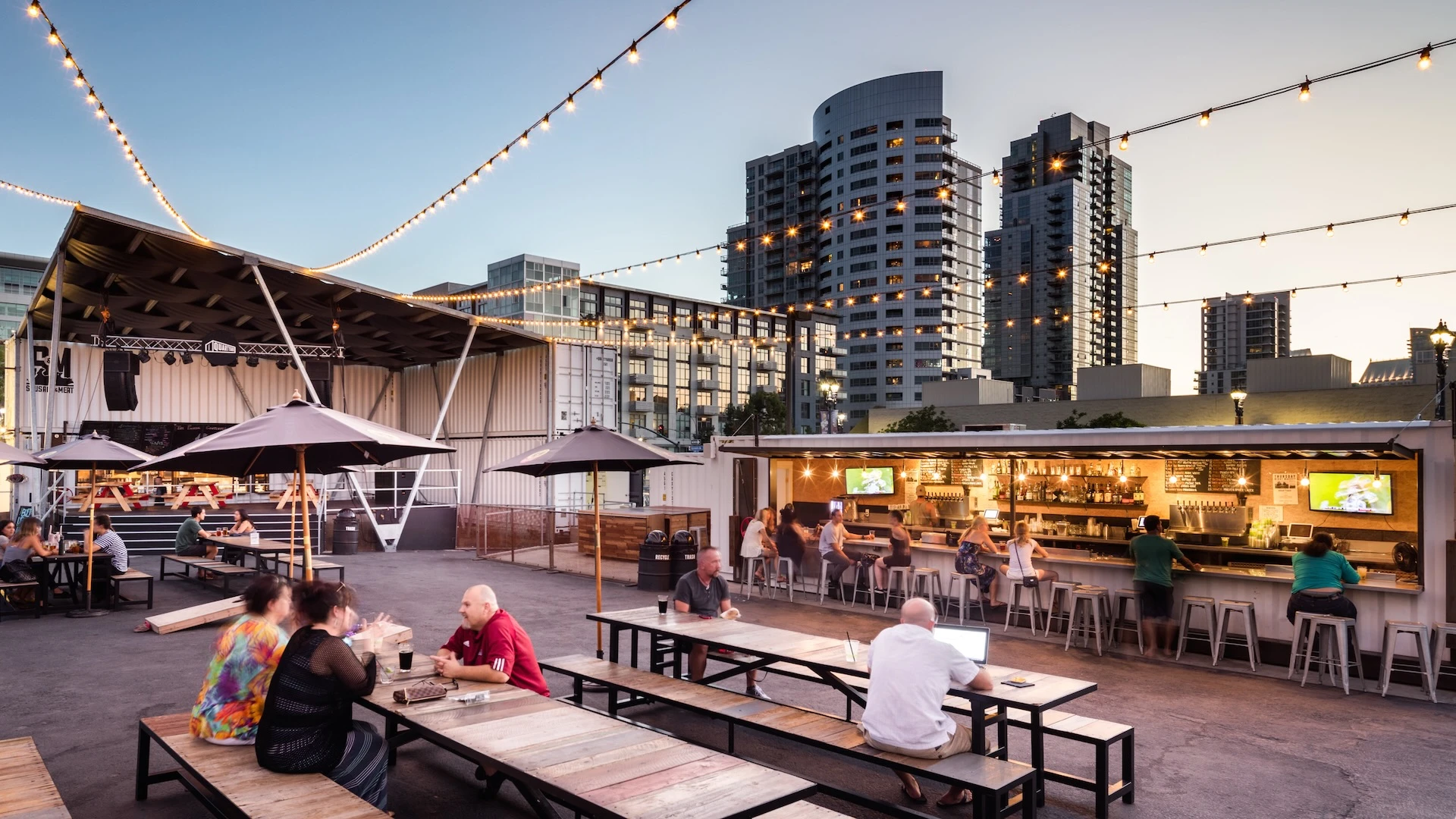 RAD LABのQuartyardプロジェクトの魅力的なコミュニティスペースは、空き地を瞬く間に活性化させ、敷地の再開発を行う長期的な投資家の関心を集めた