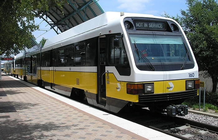 鉄道 デザイン 米国ダラスDART向け車両
