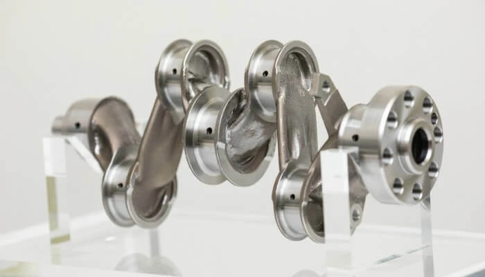 衍生式设计的曲轴模型的金属印制原型。