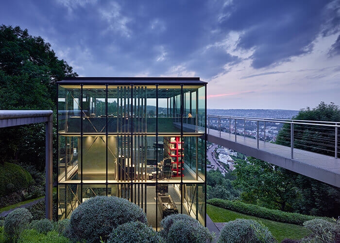 A photo of the glass-clad R128, the Stuttgart private house of civil engineer and architect Werner Sobek