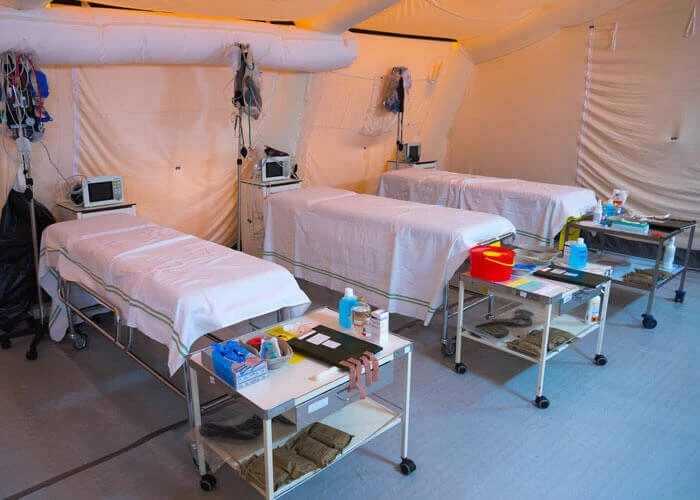 战地医院帐篷内