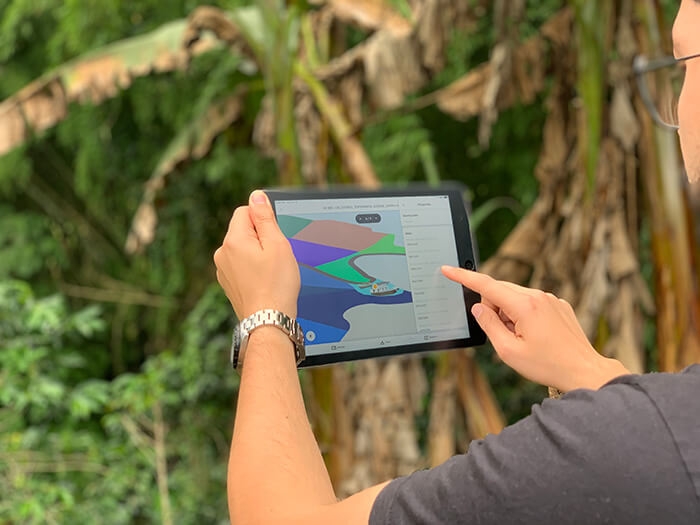 Man uses ipad with BIM 360 in the field