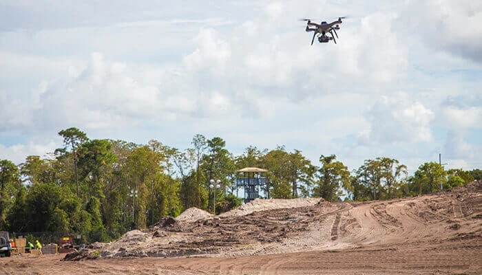 PCL 使用无人机测量现场轮廓以管理径流，并保持相邻公用设施的必要间隙