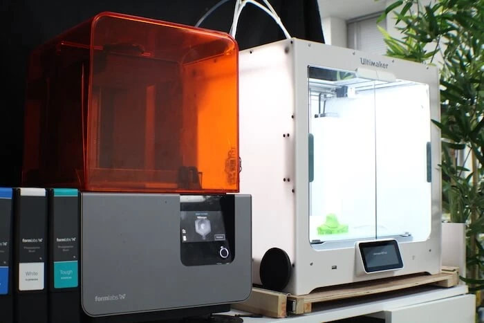 Durch rapide Prototypenentwicklung mithilfe von 3D-Druck können die Tätowiermaschinen und Griffe jederzeit mit geringem Zeitaufwand aktualisiert werden. Mit freundlicher Genehmigung von Ego.