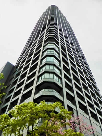 hurricane proof building Kitahama Building in Osaka 