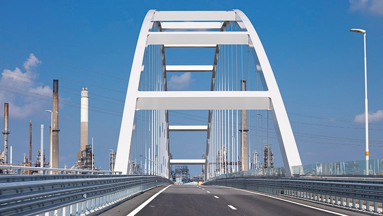 A photo of Rotterda's Tsuhoff Bridge displays engineering details.