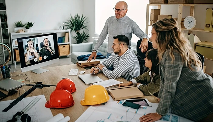 Design and build teams collaborating online using openBIM.