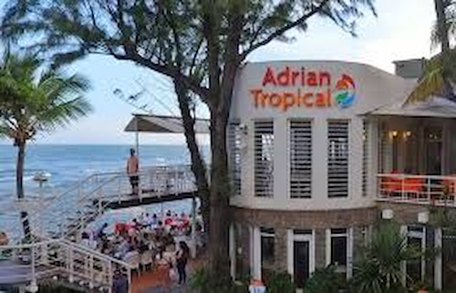 Adrian tropical, restaurant typique sur le malecon de santo domingo